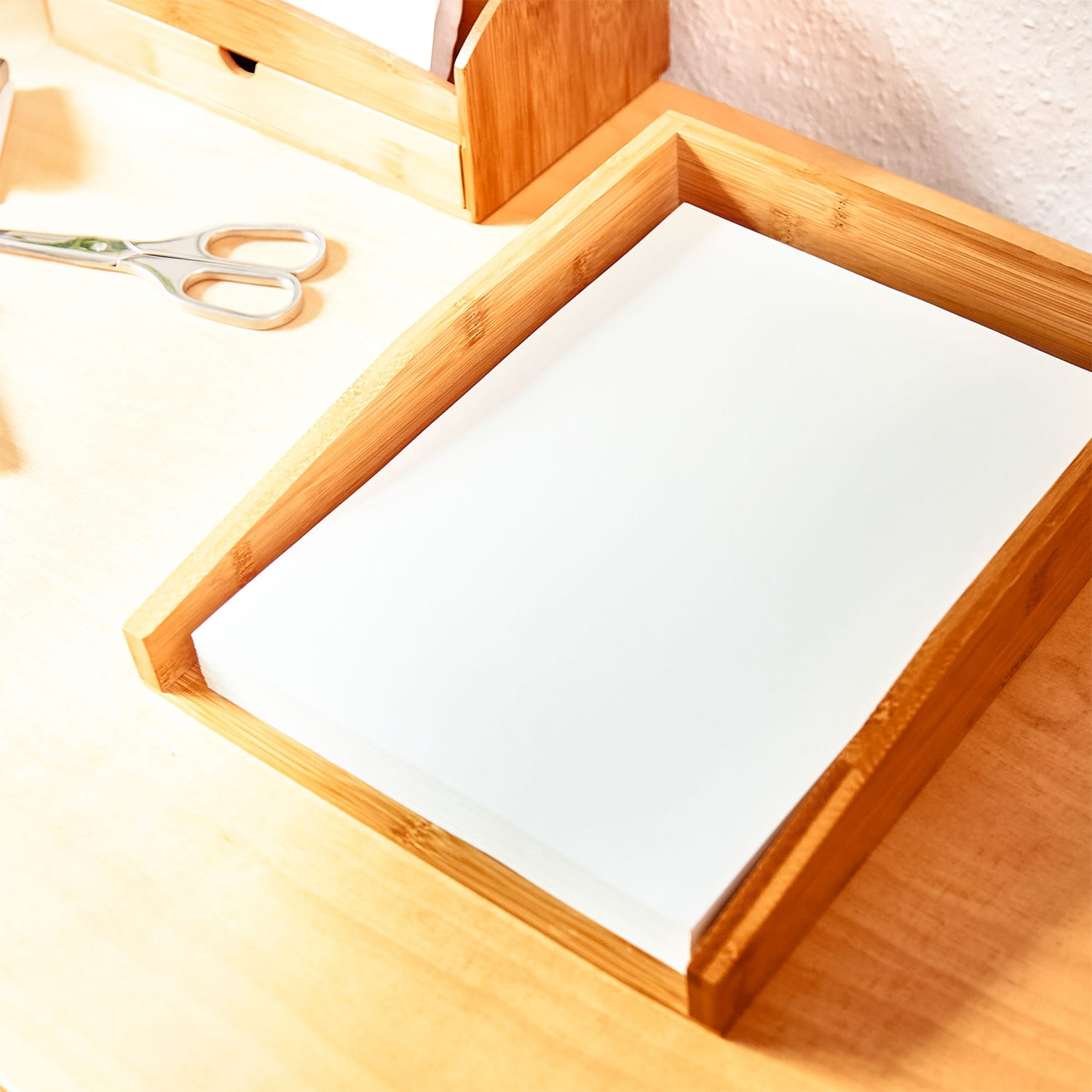 Blumfeldt Zásobník dokumenty, odkladací zásobník, jednoduchý dizajn, rozmery: 25,3 × 5,8 × 33 cm, bambus – Obrázok 5